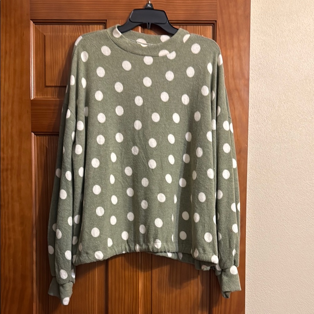 Green Polka Dot lightweight top. Size XL never worn.